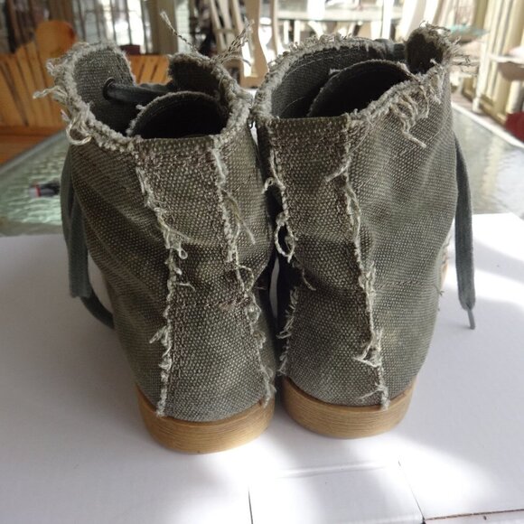 Steve Madden Grunge Distressed Ankle Short Boots , Green canvas Size 6m. - Picture 7 of 8